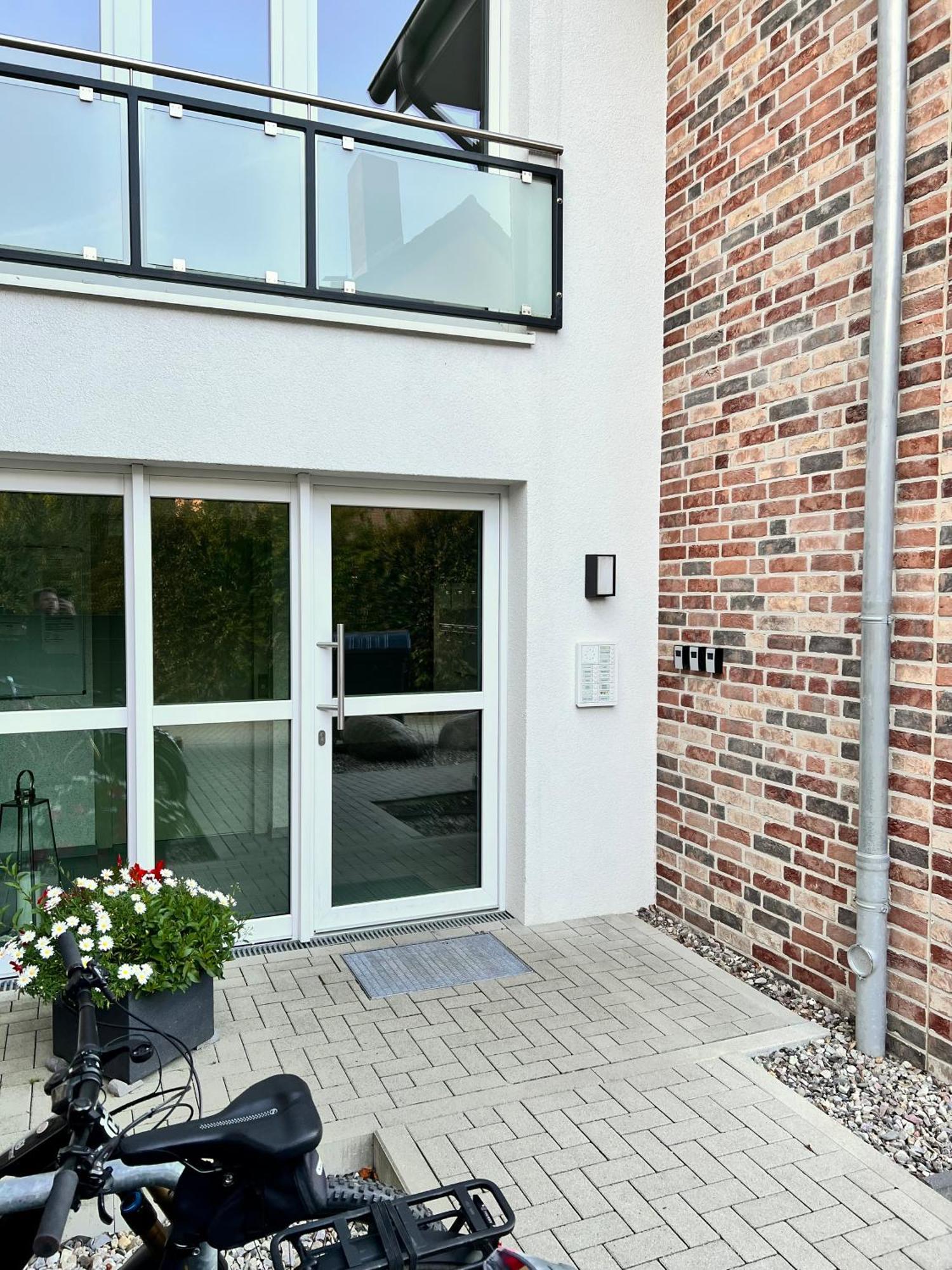Kleine Auszeit -- Inklusive Parkplatz & Wifi, Geschirrspueler, Waschmaschine & Terrasse Mit Strandkorb -- Perfekt Fuer Urlaub & Business 沙博伊茨 外观 照片