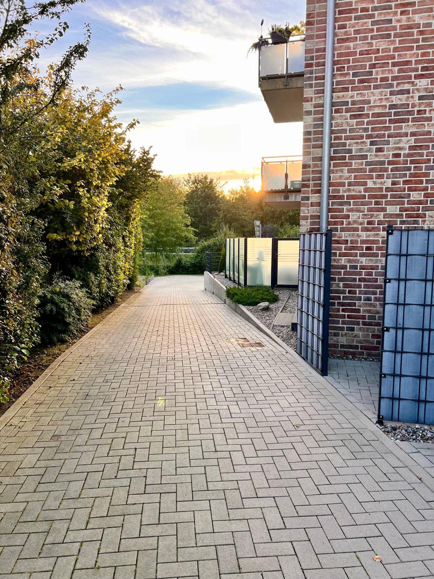 Kleine Auszeit -- Inklusive Parkplatz & Wifi, Geschirrspueler, Waschmaschine & Terrasse Mit Strandkorb -- Perfekt Fuer Urlaub & Business 沙博伊茨 外观 照片